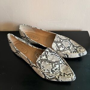 Women’s 9.5 Esprit faux snake skin shoes GUC